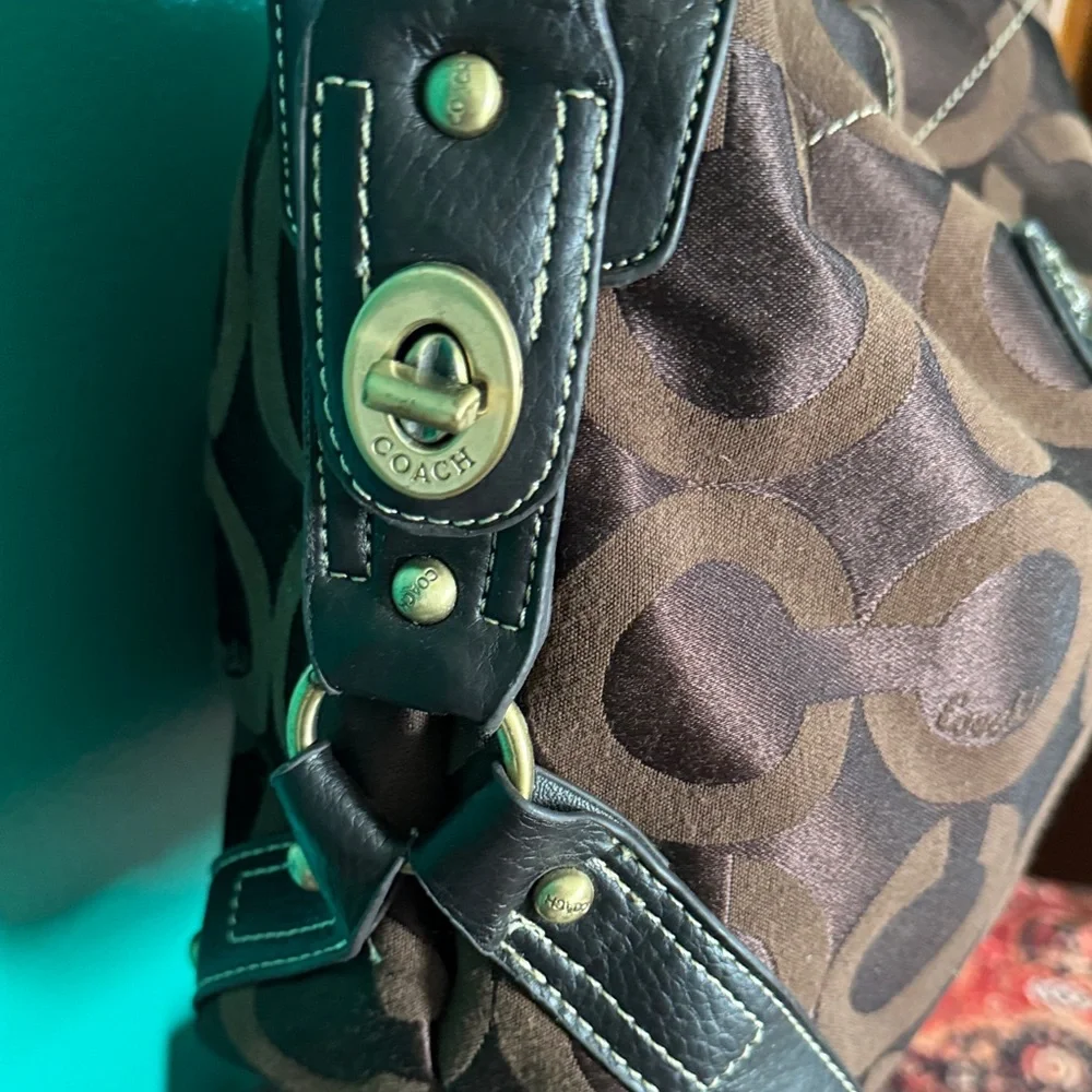 ๐๐ป๐ค๐Coach Dark Brown Patterned Shoulder Bag - Picture 6 of 16